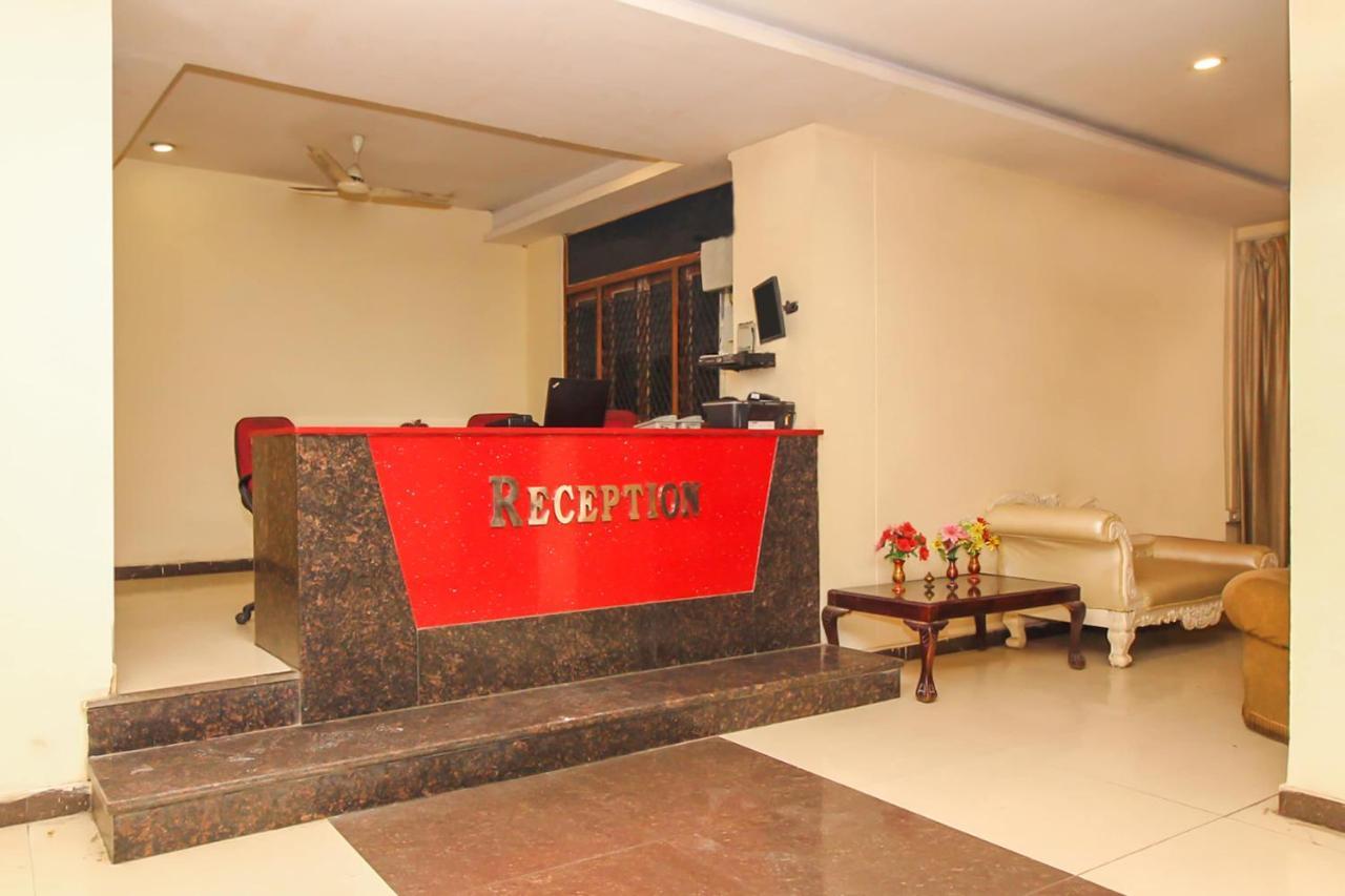 Oyo 7343 Al Shareef Palace Hyderabad Bagian luar foto